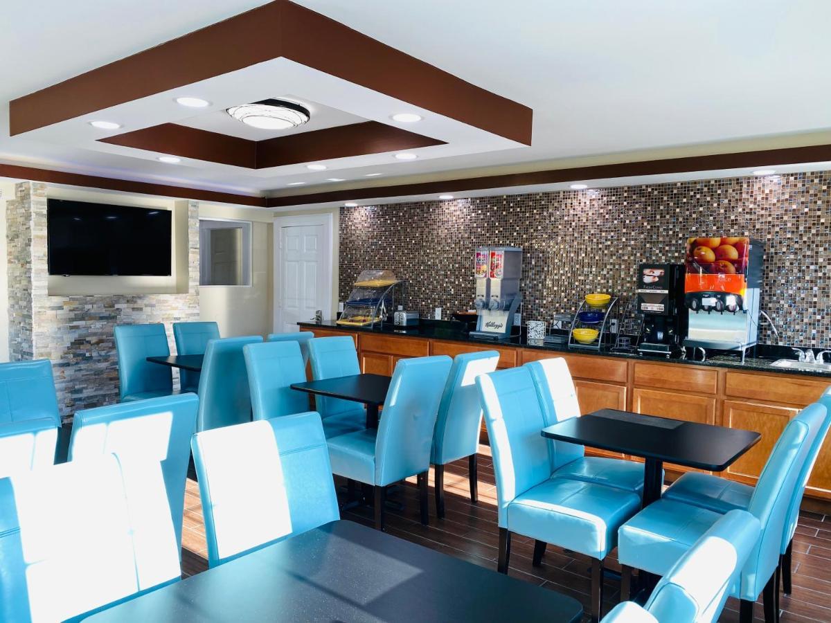Days Inn By Wyndham Шарънвил Екстериор снимка